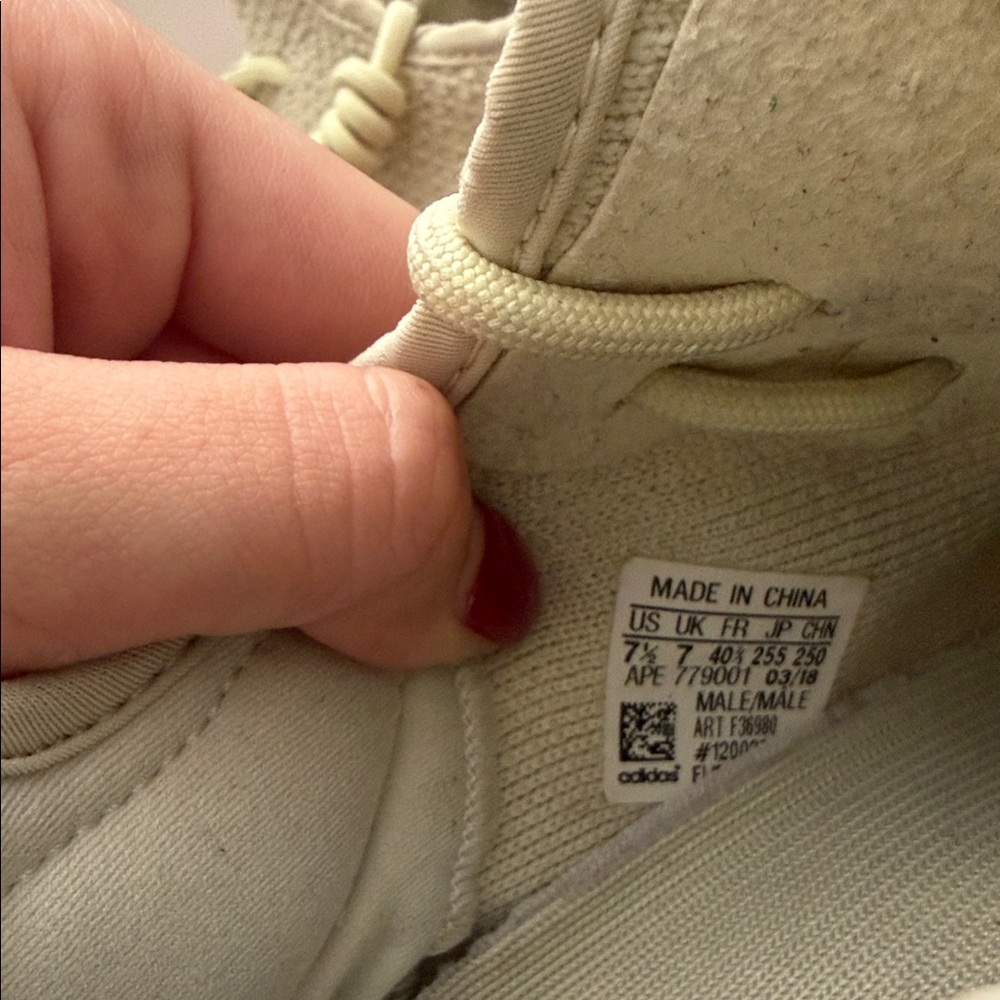 Men/woman adidas Yeezy Boost 350 V2 - Picture 6 of 7